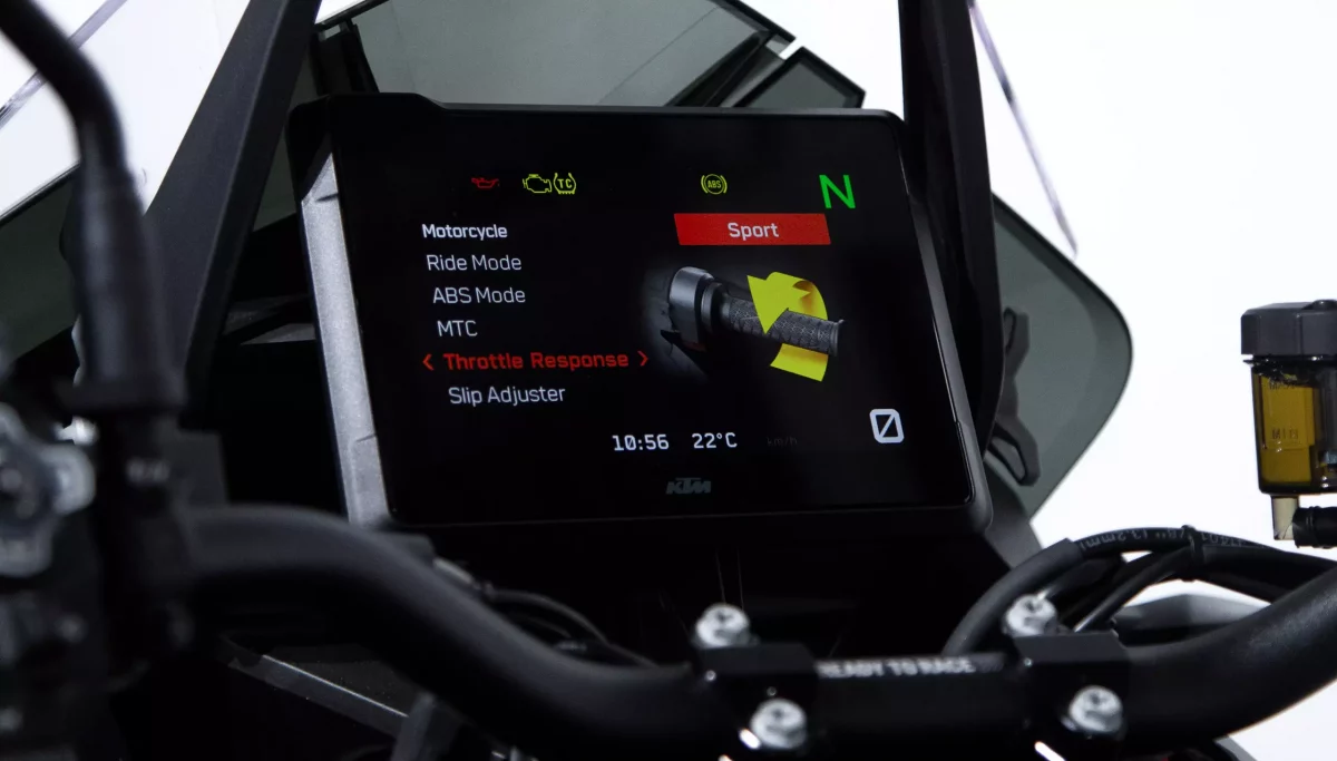 KTM 1290 Super Adventure dashboard throttle response mode menu in landscape crop
