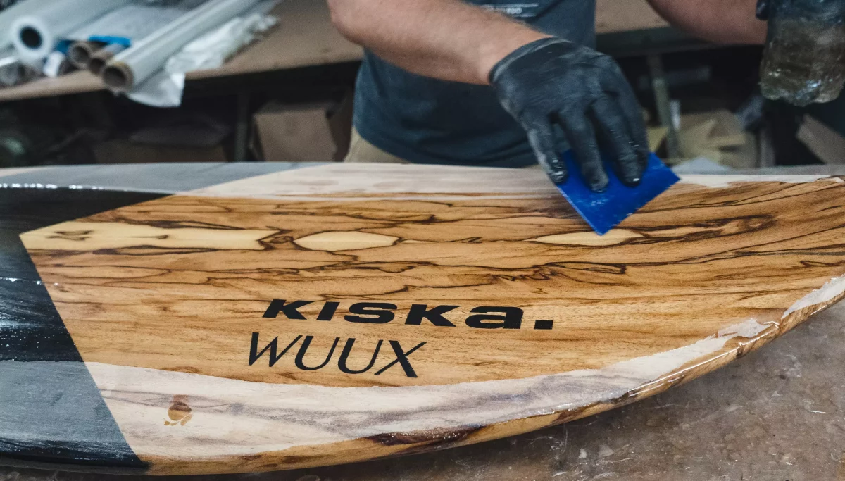 Clear coating KISKA x Wuux surf board in landscape crop