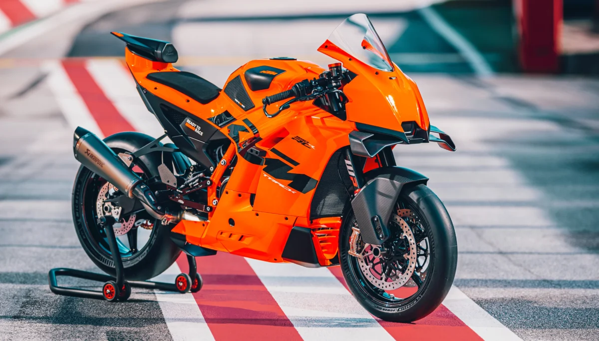 Making the 990 RC R Track Edition – KTM at EICMA