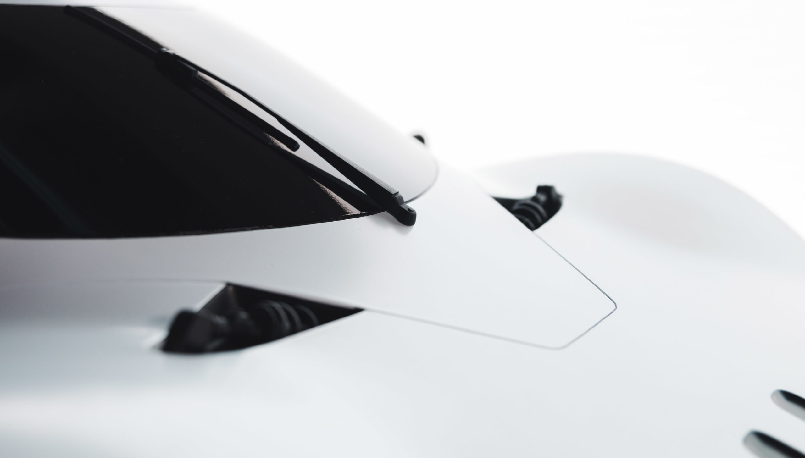 17_KISKA_APG-1_front_windshield_detail_Landscape