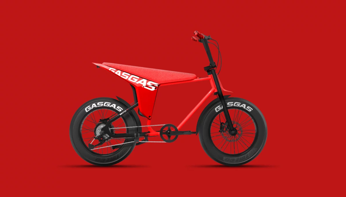 1_GASGAS_Moto_e-bike_side_view_red_background_Landscape