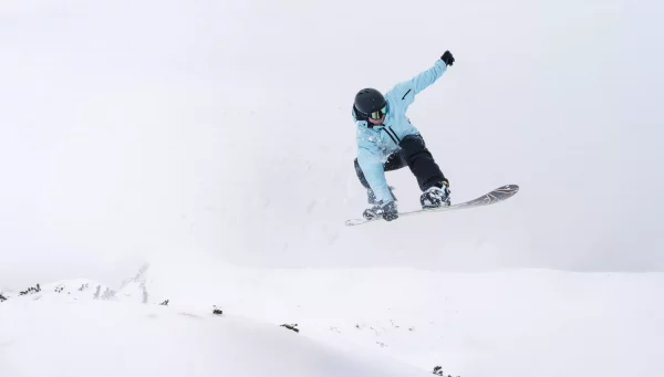 1_Apparel_Gear_snowboarding_jump_Landscape