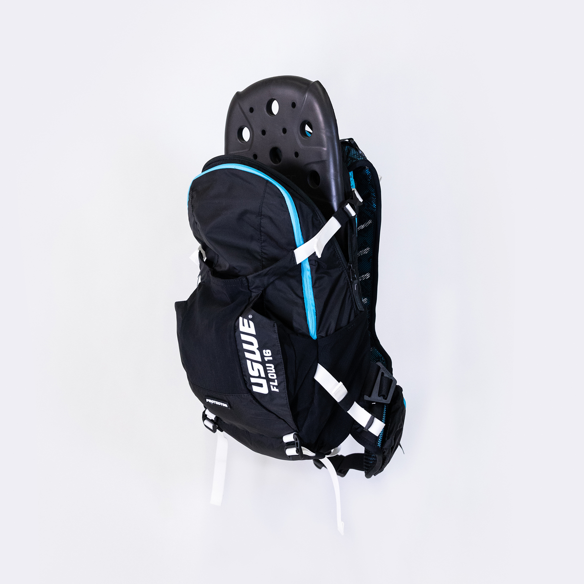6_USWE Flow 14 Protector backpack designed by KISKA_back protector_Square