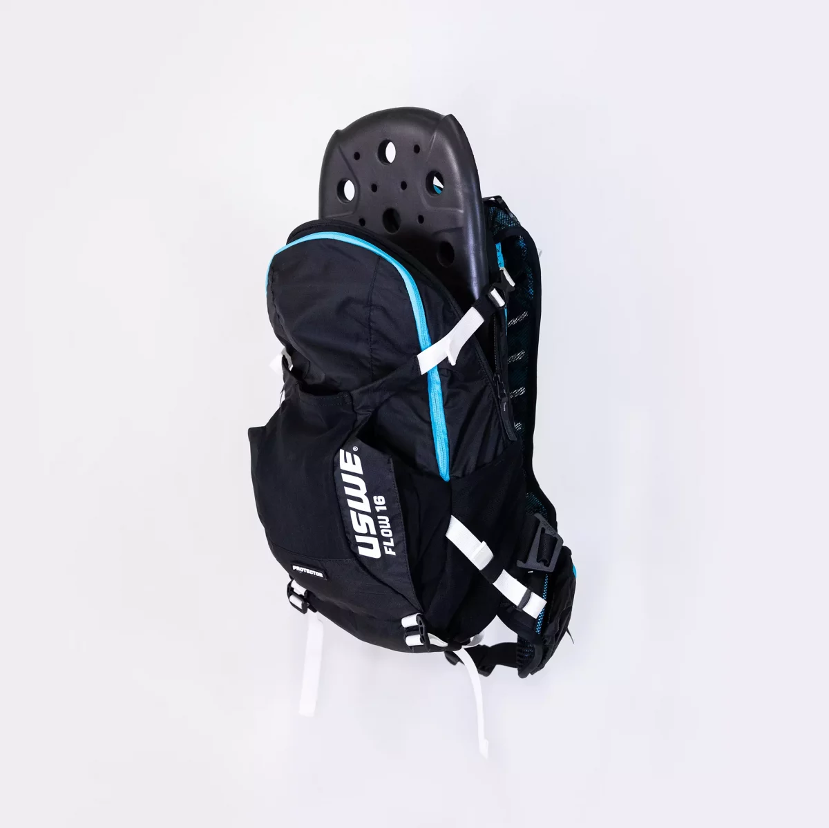 6_USWE Flow 14 Protector backpack designed by KISKA_back protector_Square