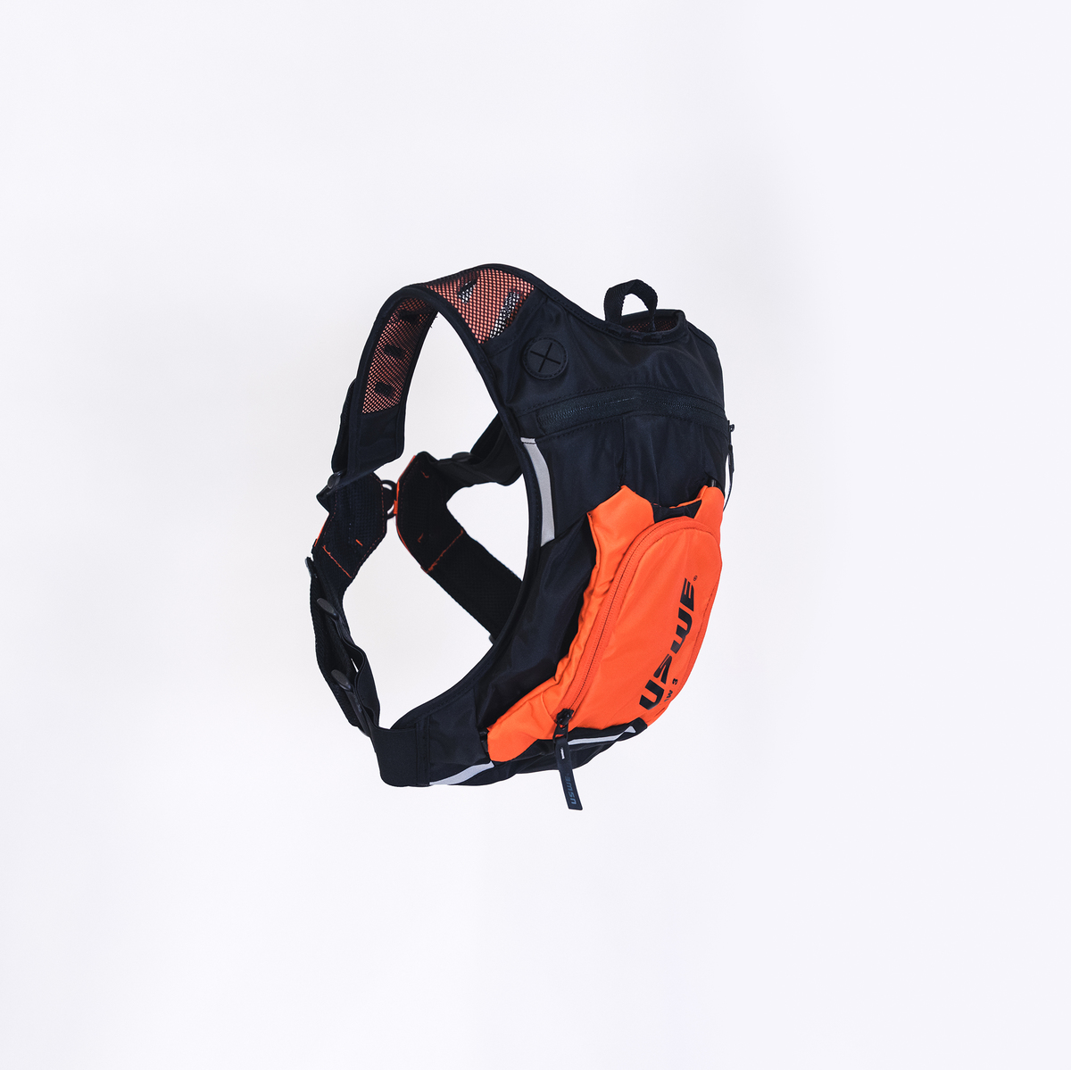 8_USWE RAW 3 Hydration Backpack designed by KISKA_front 3-4 view_Square