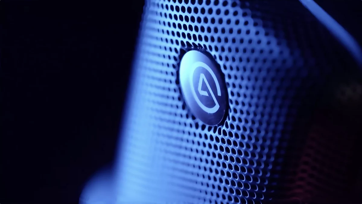 Close up of Lewitt Elgato Wave:3 microphone for gamers